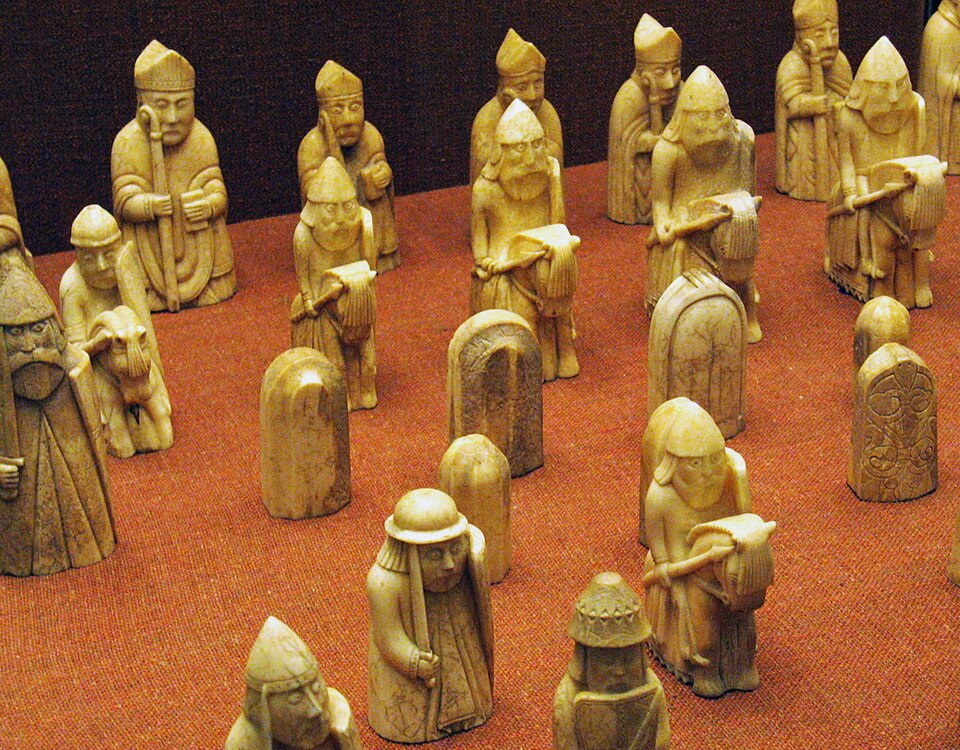 File:UigChessmen SelectionOfPieces.jpg