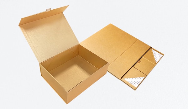 Magnetic collapsible rigid box